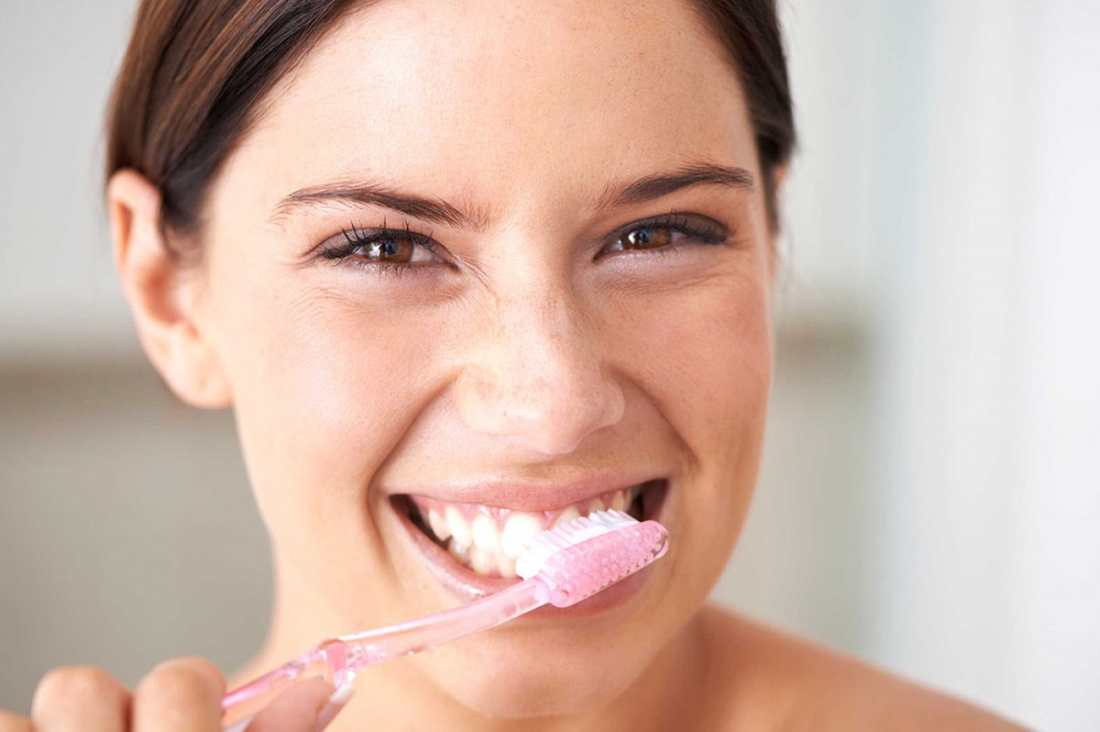 Регулярная чистка зубов
